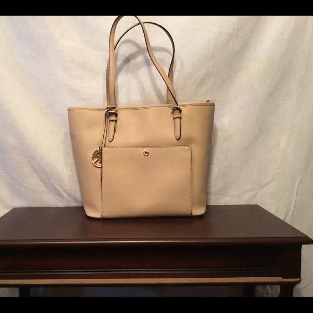 New never used Micheal Kors shoulder bag